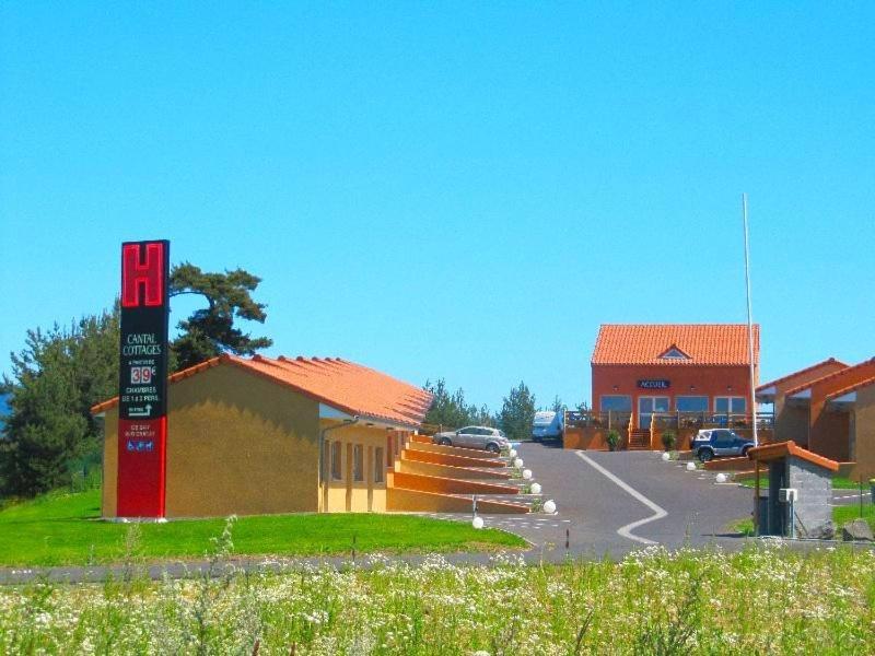 Hotel Cantal Cottages Saint-Georges  외부 사진